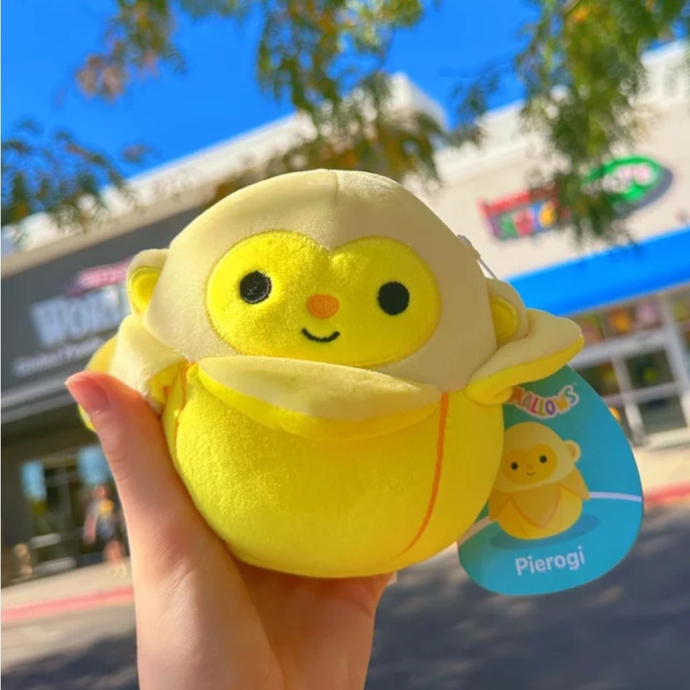 Squishmallow Pierogi the Banana Monkey 5”
NWT Sold Out! 🍌🐒